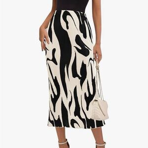 Elegant Black and White Abstract Pencil Skirt